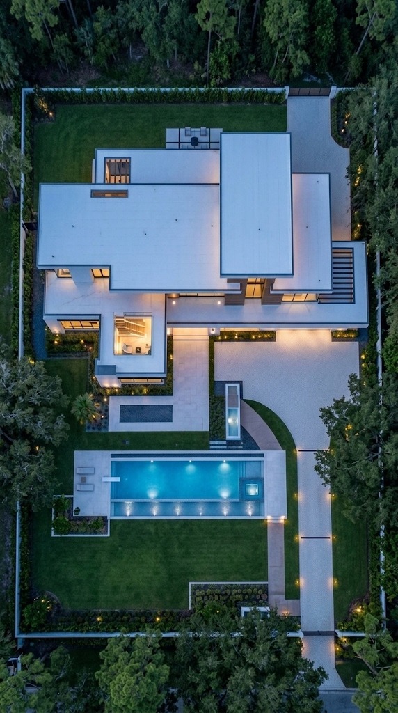 P01 Modern Flat-Roof Villa with Lap Pool